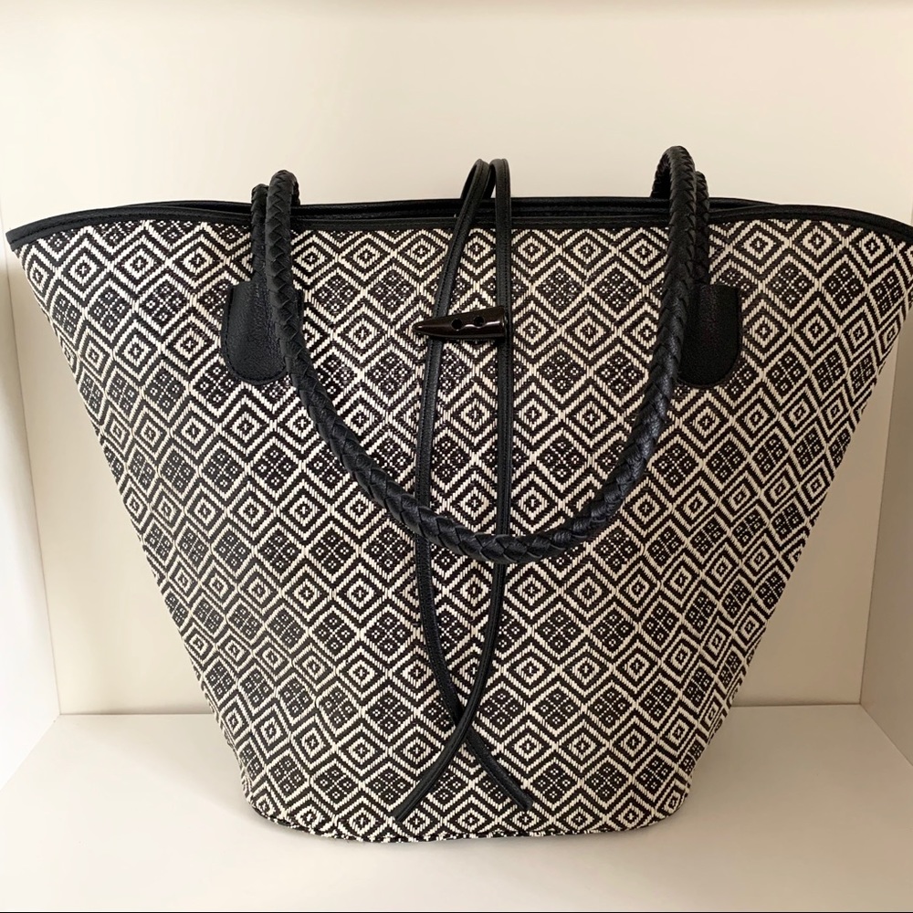 NWOT Neiman marcus XL bucket tote